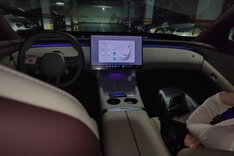 Used Xiaomi Auto YU7 2025 Ultra-Long Range High-Performance All-Wheel-Drive Max Edition Center Console