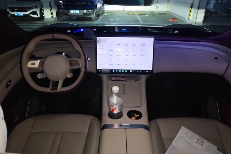 Used Xiaomi Auto YU7 2025 Ultra-Long Range High-Performance All-Wheel-Drive Max Edition Center Console