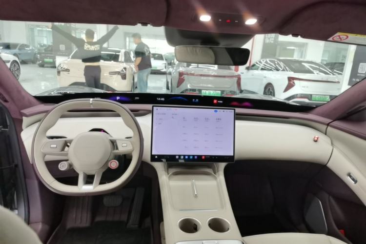 Used Xiaomi Auto YU7 2025 Ultra-Long Range High-Performance All-Wheel-Drive Max Edition Center Console