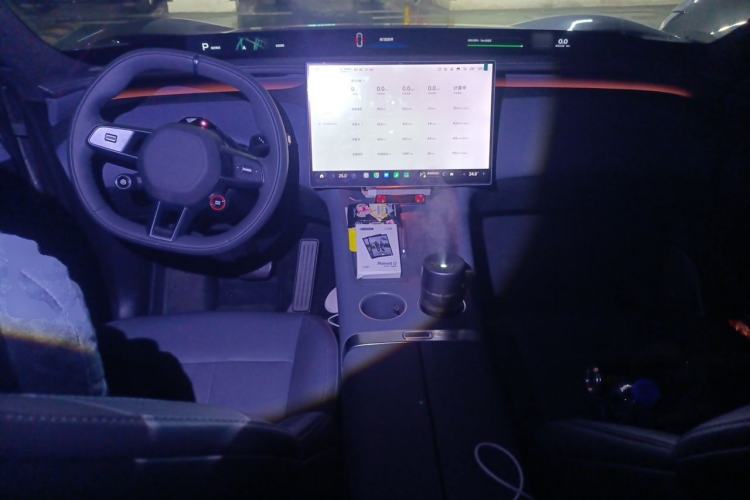 Used Xiaomi Auto YU7 2025 Ultra-Long Range High-Performance All-Wheel-Drive Max Edition Center Console