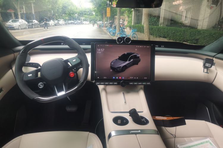 Used Xiaomi Auto YU7 2025 Ultra-Long Range High-Performance All-Wheel-Drive Max Edition Center Console