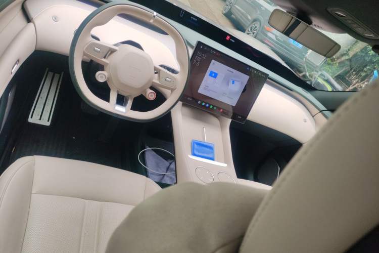 Used Xiaomi Auto YU7 2025 Ultra-Long Range Rear-Wheel Drive Version Center Console