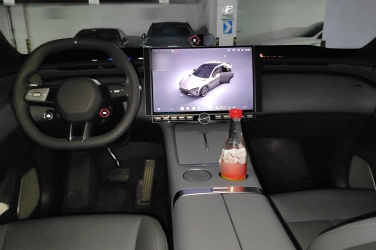 Used Xiaomi Auto YU7 2025 Ultra-Long Range High-Performance All-Wheel-Drive Max Edition Center Console