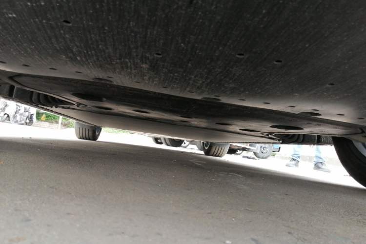 Used Xiaomi Auto YU7 2025 Ultra-Long Range High-Performance All-Wheel-Drive Max Edition Chassis Front