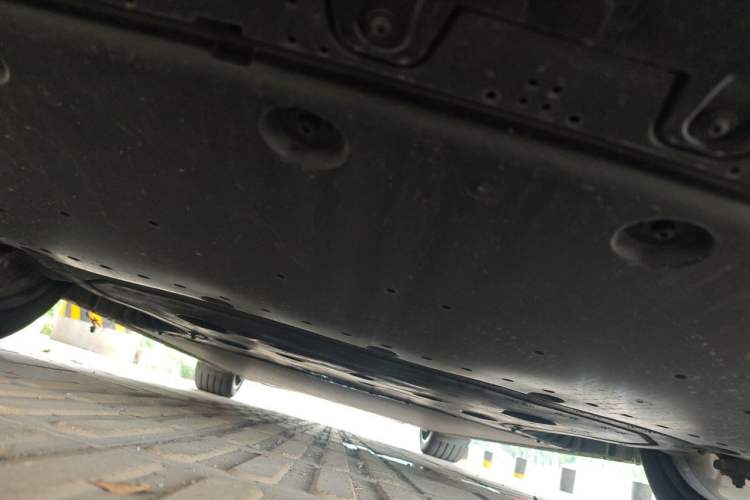 Used Xiaomi Auto YU7 2025 Ultra-Long Range High-Performance All-Wheel-Drive Max Edition Chassis Front