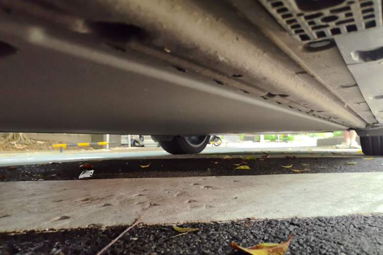 Used Xiaomi Auto YU7 2025 Ultra-Long Range High-Performance All-Wheel-Drive Max Edition Chassis Front Left