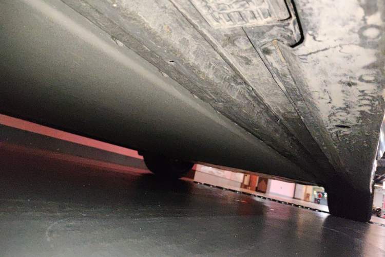 Used Xiaomi Auto YU7 2025 Ultra-Long Range High-Performance All-Wheel-Drive Max Edition Chassis Front Left