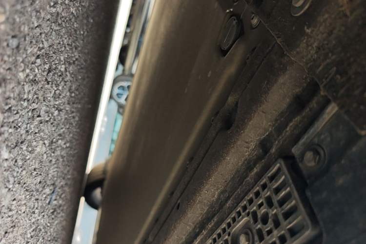 Used Xiaomi Auto YU7 2025 Ultra-Long Range High-Performance All-Wheel-Drive Max Edition Chassis Front Left