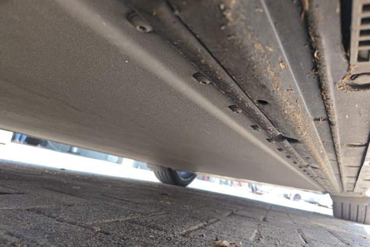 Used Xiaomi Auto YU7 2025 Ultra-Long Range High-Performance All-Wheel-Drive Max Edition Chassis Front Left