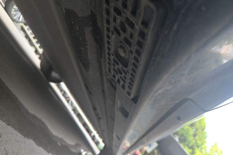 Used Xiaomi Auto YU7 2025 Ultra-Long Range High-Performance All-Wheel-Drive Max Edition Chassis Front Left