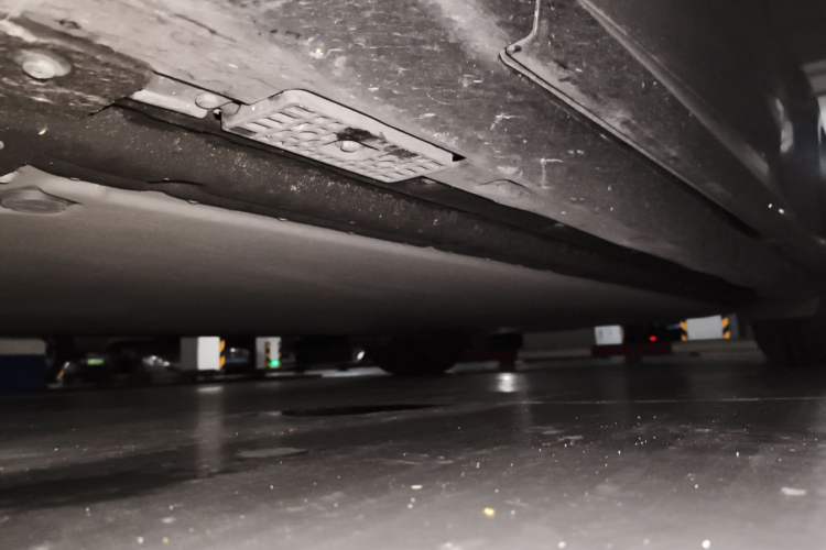 Used Xiaomi Auto YU7 2025 Ultra-Long Range High-Performance All-Wheel-Drive Max Edition Chassis Front Left
