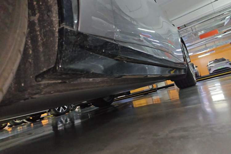 Used Xiaomi Auto YU7 2025 Ultra-Long Range High-Performance All-Wheel-Drive Max Edition Chassis Front Left