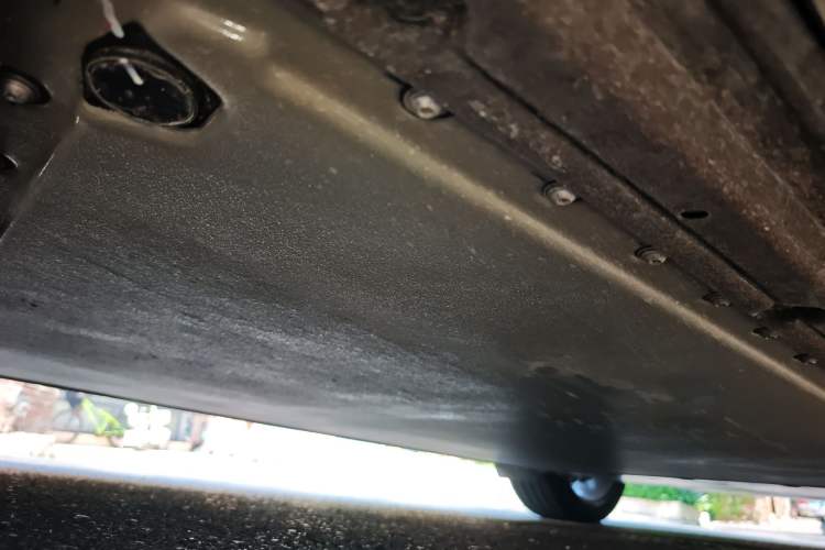 Used Xiaomi Auto YU7 2025 Ultra-Long Range High-Performance All-Wheel-Drive Max Edition Chassis Front Left