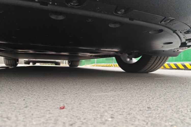 Used Xiaomi Auto YU7 2025 Ultra-Long Range High-Performance All-Wheel-Drive Max Edition Chassis Front Left