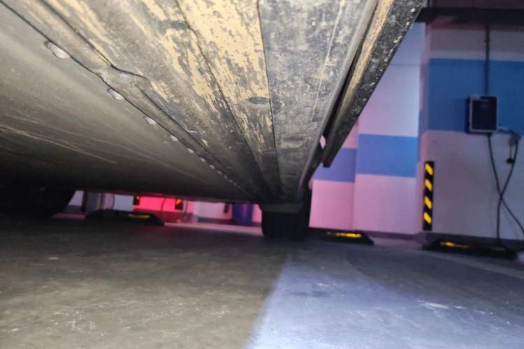 Used Xiaomi Auto YU7 2025 Ultra-Long Range High-Performance All-Wheel-Drive Max Edition Chassis Front Left