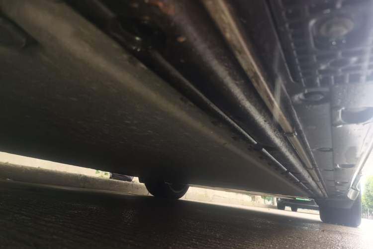 Used Xiaomi Auto YU7 2025 Ultra-Long Range High-Performance All-Wheel-Drive Max Edition Chassis Front Left