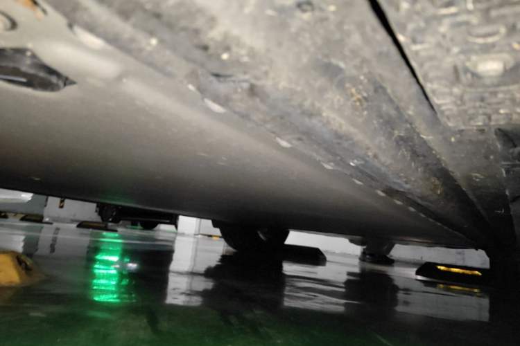 Used Xiaomi Auto YU7 2025 Ultra-Long Range High-Performance All-Wheel-Drive Max Edition Chassis Front Left