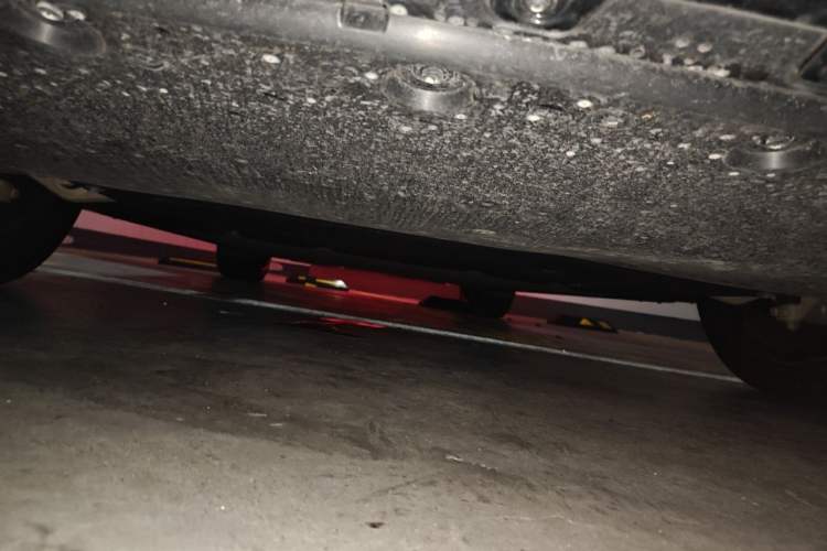 Used Xiaomi Auto YU7 2025 Ultra-Long Range High-Performance All-Wheel-Drive Max Edition Chassis Front