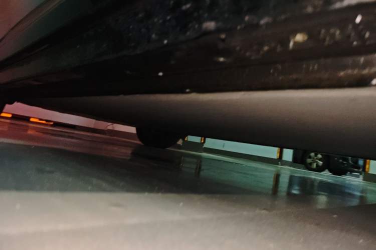Used Xiaomi Auto YU7 2025 Ultra-Long Range High-Performance All-Wheel-Drive Max Edition Chassis Front Right
