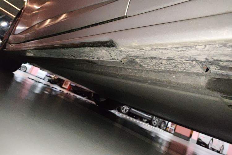 Used Xiaomi Auto YU7 2025 Ultra-Long Range High-Performance All-Wheel-Drive Max Edition Chassis Front Right