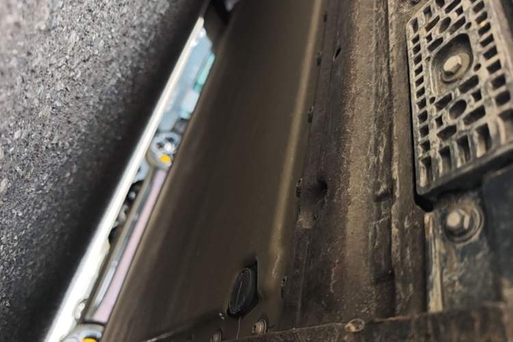 Used Xiaomi Auto YU7 2025 Ultra-Long Range High-Performance All-Wheel-Drive Max Edition Chassis Front Right