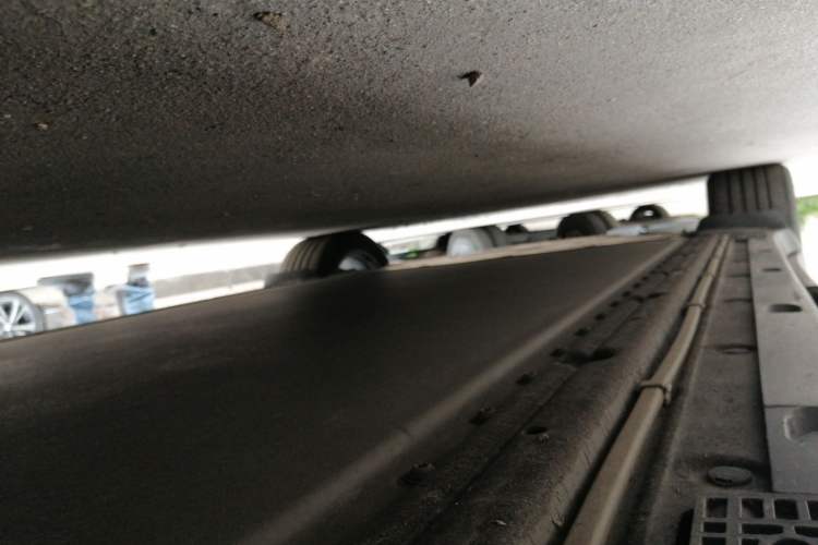 Used Xiaomi Auto YU7 2025 Ultra-Long Range High-Performance All-Wheel-Drive Max Edition Chassis Front Right