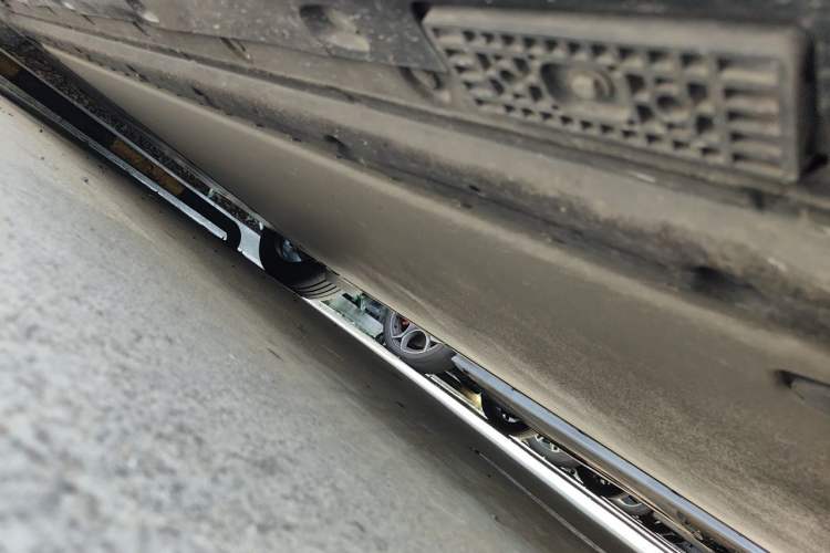 Used Xiaomi Auto YU7 2025 Ultra-Long Range High-Performance All-Wheel-Drive Max Edition Chassis Front Right
