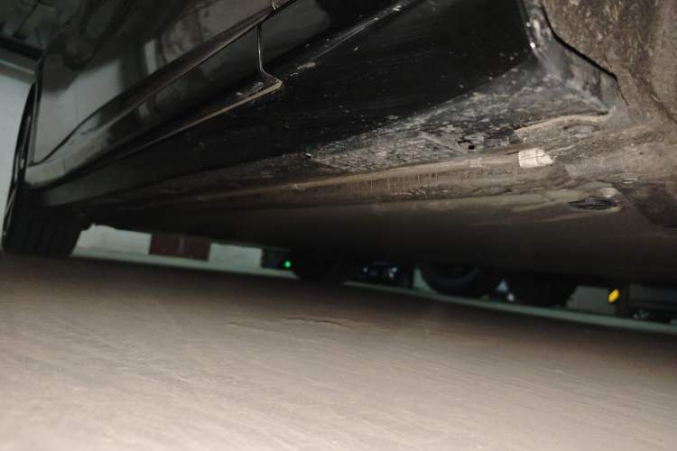Used Xiaomi Auto YU7 2025 Ultra-Long Range High-Performance All-Wheel-Drive Max Edition Chassis Front Right