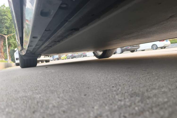 Used Xiaomi Auto YU7 2025 Ultra-Long Range High-Performance All-Wheel-Drive Max Edition Chassis Front Right