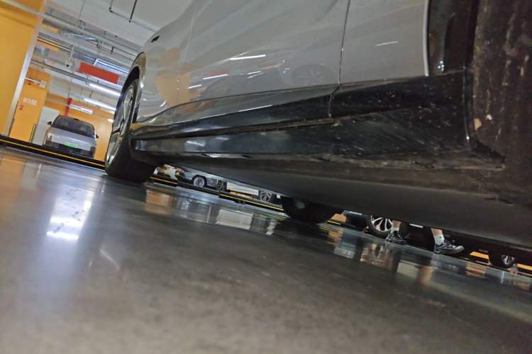Used Xiaomi Auto YU7 2025 Ultra-Long Range High-Performance All-Wheel-Drive Max Edition Chassis Front Right