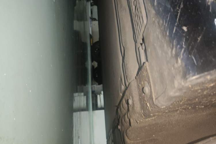Used Xiaomi Auto YU7 2025 Ultra-Long Range High-Performance All-Wheel-Drive Max Edition Chassis Front Right