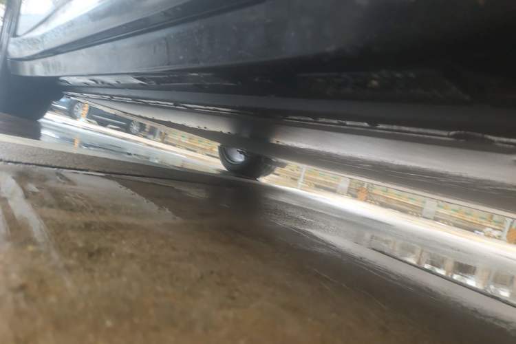 Used Xiaomi Auto YU7 2025 Ultra-Long Range High-Performance All-Wheel-Drive Max Edition Chassis Front Right