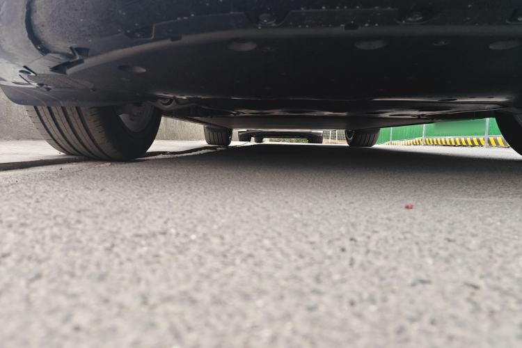 Used Xiaomi Auto YU7 2025 Ultra-Long Range High-Performance All-Wheel-Drive Max Edition Chassis Front Right