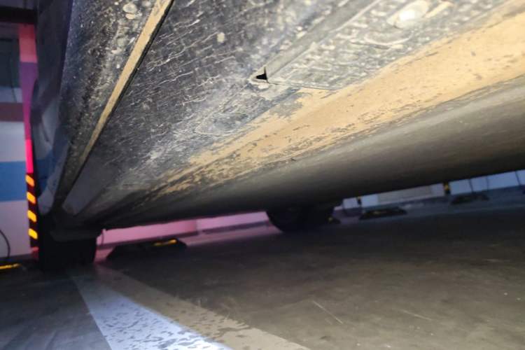 Used Xiaomi Auto YU7 2025 Ultra-Long Range High-Performance All-Wheel-Drive Max Edition Chassis Front Right