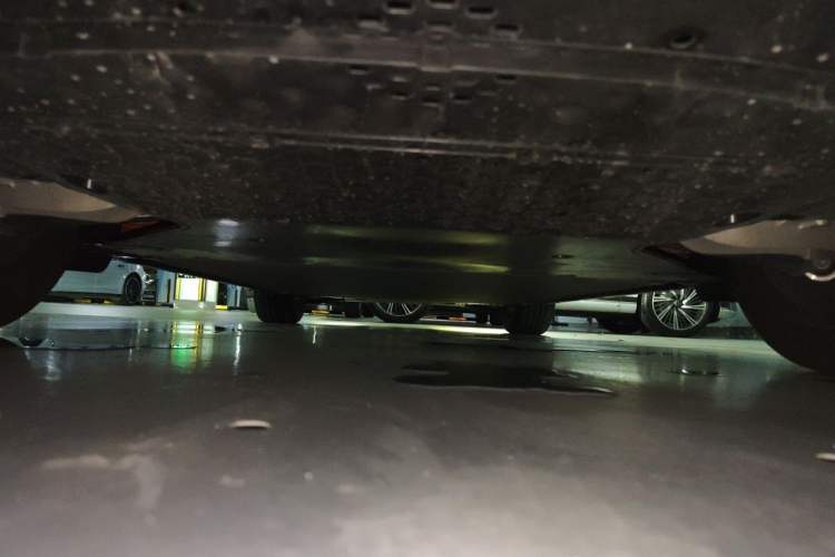 Used Xiaomi Auto YU7 2025 Ultra-Long Range High-Performance All-Wheel-Drive Max Edition Chassis Rear