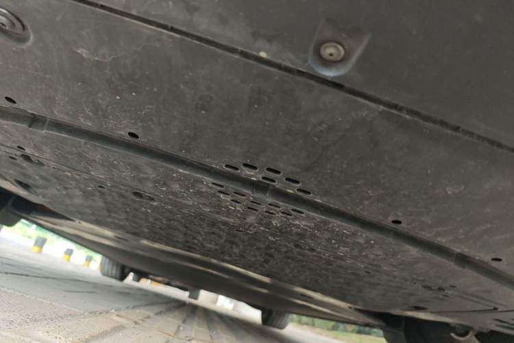Used Xiaomi Auto YU7 2025 Ultra-Long Range High-Performance All-Wheel-Drive Max Edition Chassis Rear