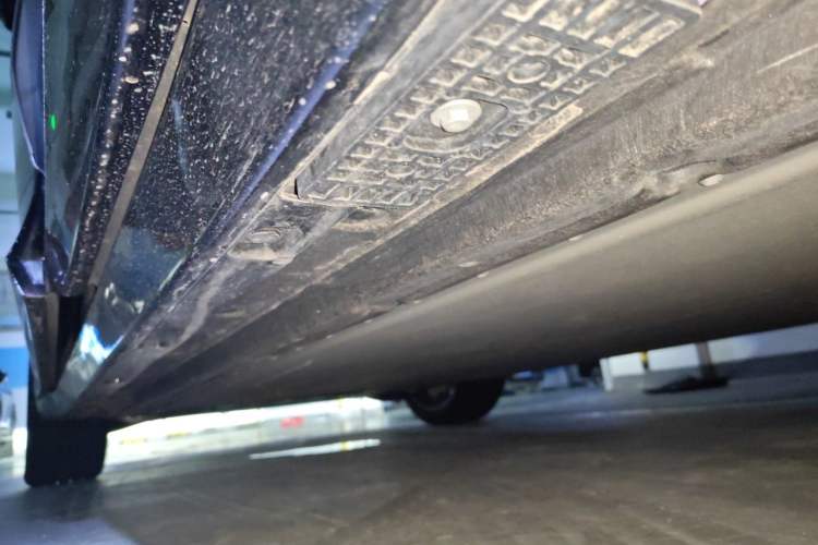Used Xiaomi Auto YU7 2025 Ultra-Long Range High-Performance All-Wheel-Drive Max Edition Chassis Rear Left