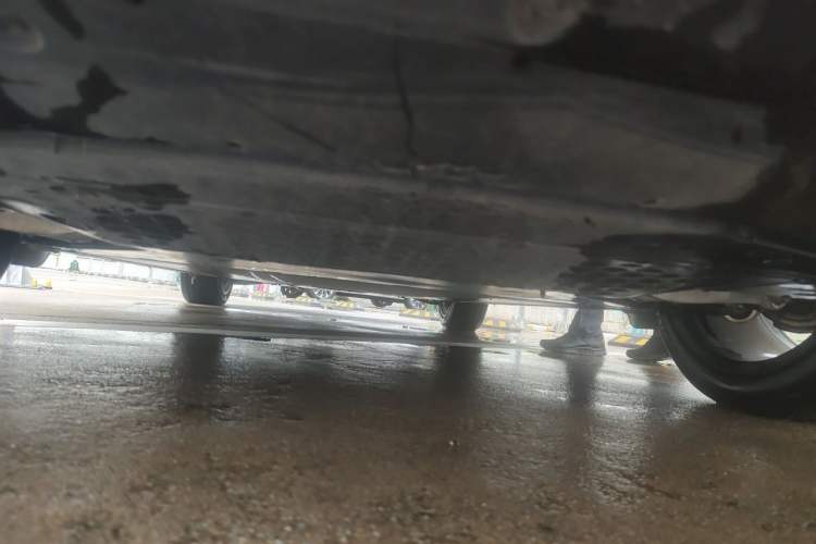 Used Xiaomi Auto YU7 2025 Ultra-Long Range High-Performance All-Wheel-Drive Max Edition Chassis Rear