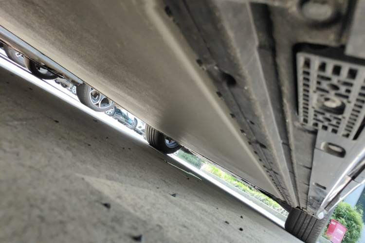 Used Xiaomi Auto YU7 2025 Ultra-Long Range High-Performance All-Wheel-Drive Max Edition Chassis Rear Right