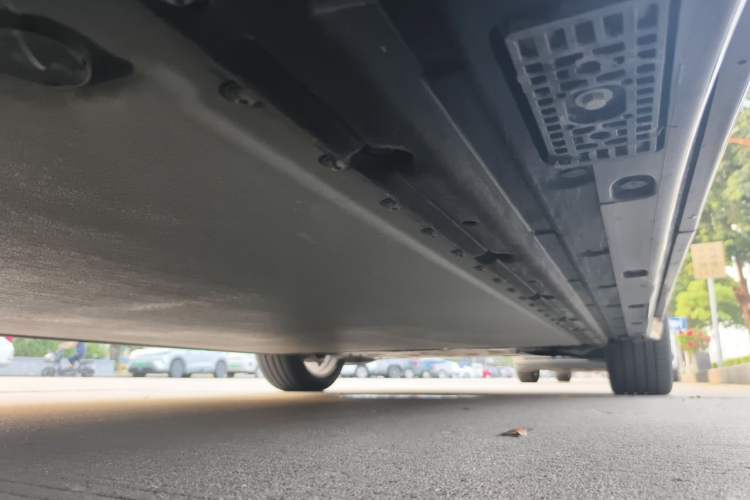 Used Xiaomi Auto YU7 2025 Ultra-Long Range High-Performance All-Wheel-Drive Max Edition Chassis Rear Right