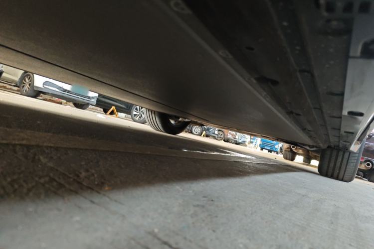 Used Xiaomi Auto YU7 2025 Ultra-Long Range Rear-Wheel Drive Version Chassis Rear Right
