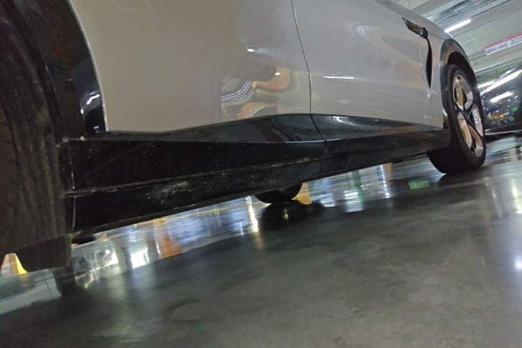 Used Xiaomi Auto YU7 2025 Ultra-Long Range High-Performance All-Wheel-Drive Max Edition Chassis Rear Right