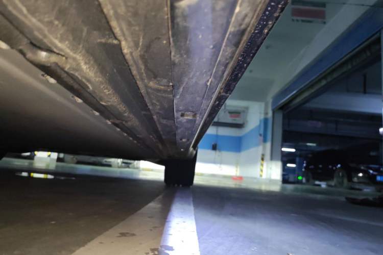Used Xiaomi Auto YU7 2025 Ultra-Long Range High-Performance All-Wheel-Drive Max Edition Chassis Rear Right