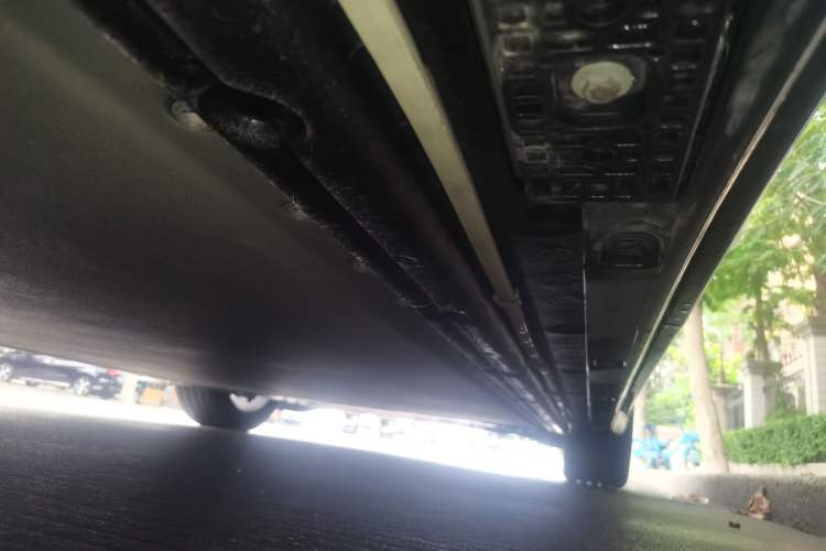 Used Xiaomi Auto YU7 2025 Ultra-Long Range High-Performance All-Wheel-Drive Max Edition Chassis Rear Right