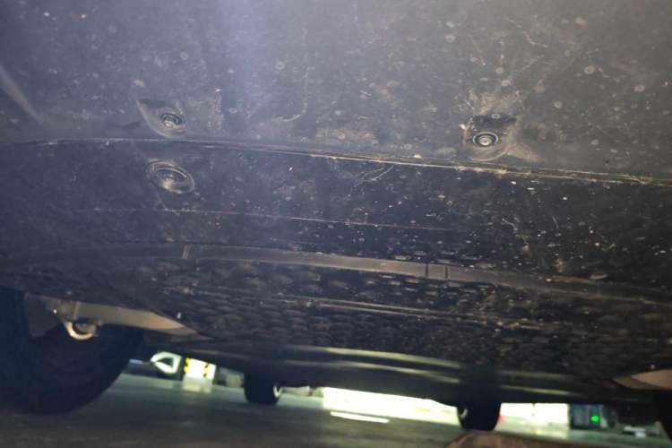 Used Xiaomi Auto YU7 2025 Ultra-Long Range High-Performance All-Wheel-Drive Max Edition Chassis Rear