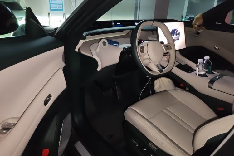 Used Xiaomi Auto YU7 2025 Ultra-Long Range Rear-Wheel Drive Version Driver Seat