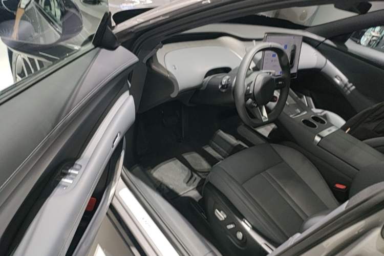 Used Xiaomi Auto YU7 2025 Ultra-Long Range Rear-Wheel Drive Version Driver Seat
