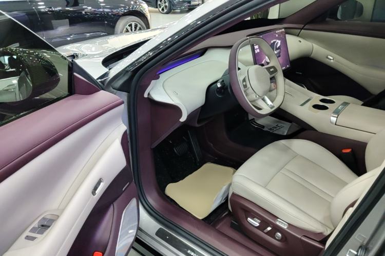 Used Xiaomi Auto YU7 2025 Ultra-Long Range High-Performance All-Wheel-Drive Max Edition Driver Seat