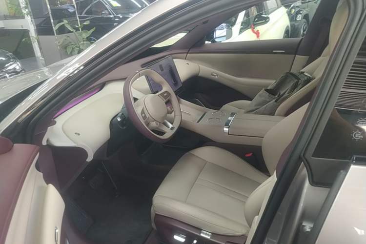 Used Xiaomi Auto YU7 2025 Ultra-Long Range Rear-Wheel Drive Version Driver Seat