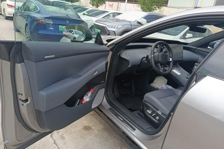 Used Xiaomi Auto YU7 2025 Ultra-Long Range High-Performance All-Wheel-Drive Max Edition Driver Seat